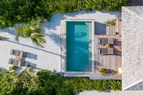 Beach villa – Hurawalhi Island Resort