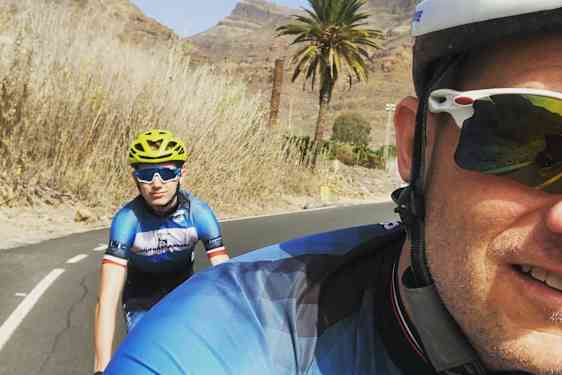 Rasmus Panduro, som jobbar på Vings systerbolag Spies, älskar att cykla i Spanien.