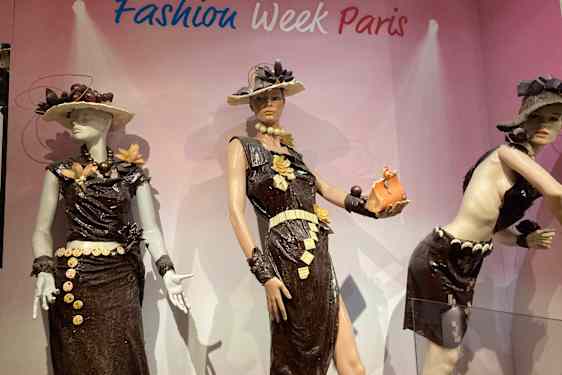 Modeveckan i Paris – med kläder skapade av choklad!