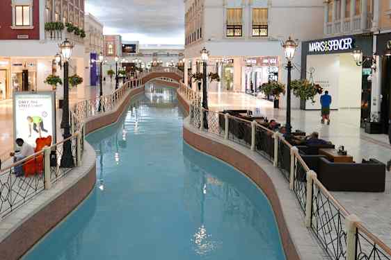 Venedig? Nej, det här är köpcentret Villagio i Doha.