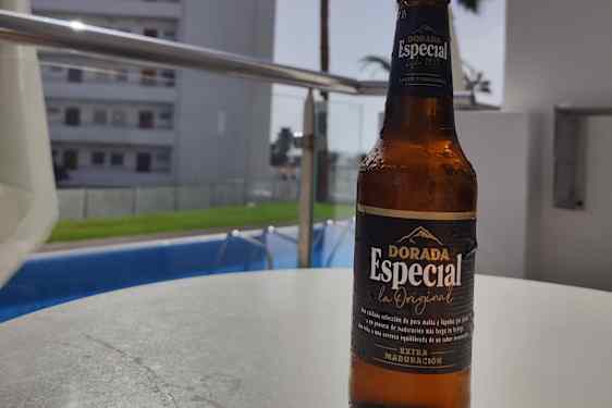 Öl på altanen med utsikt