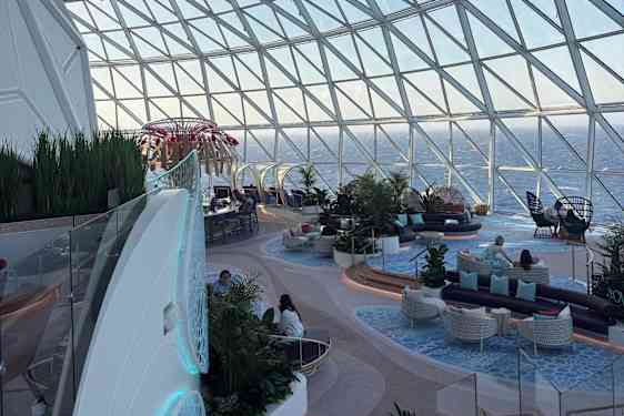 Lounge ombord
