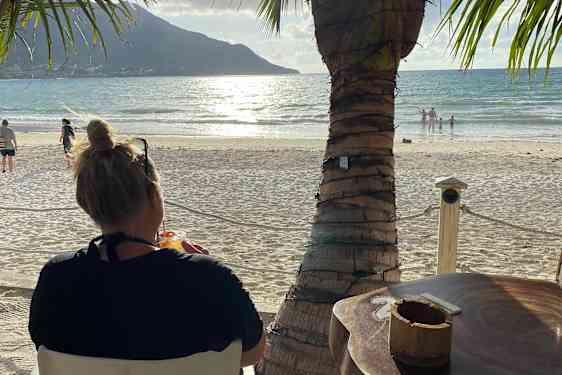 Beach Shak är en mysig liten strandbar vid Beau Vallon Beach.