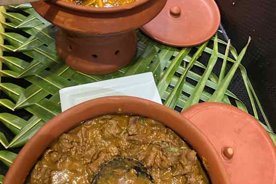 Olika typer av curry i grytor