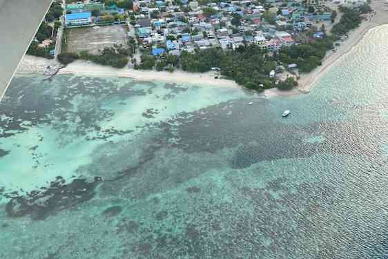 Vy från sjöflyg på Maldiverna