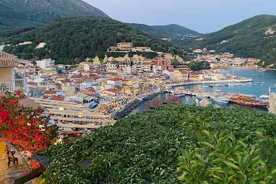 Utsikt över parga stad