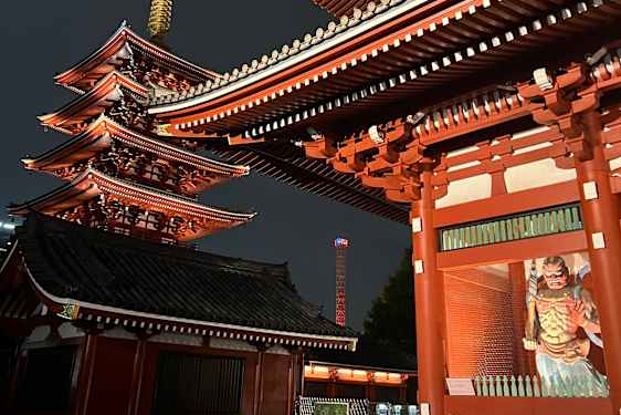 Tokyos äldsta buddhistiska tempel är Senso-ji