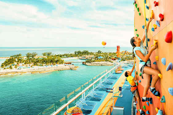 Kille på surfbräda