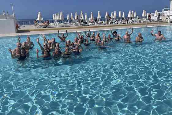 Seniorer i pool