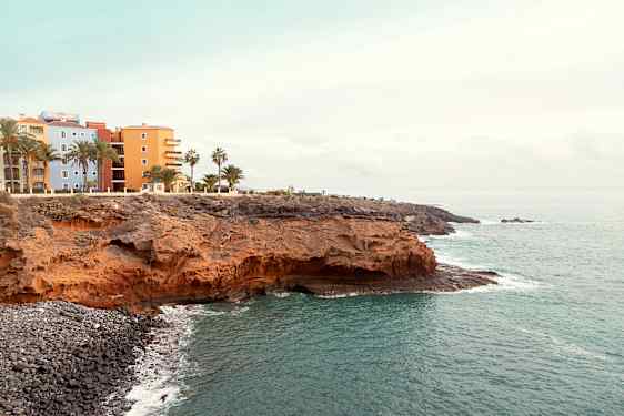 Strand klippa hus på Teneriffa
