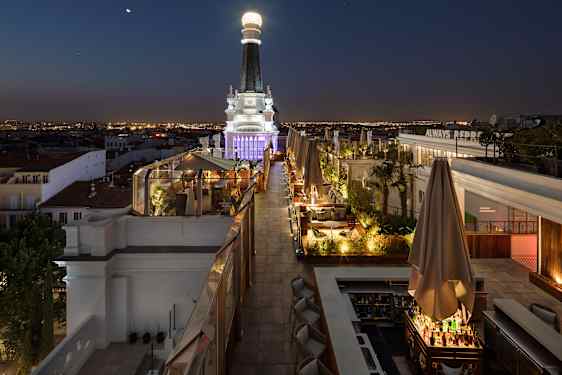 Radio Rooftop Bar på ME Madrid Reina Victoria.