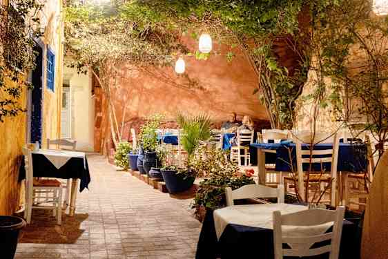Restaurang i en gränd i Chania