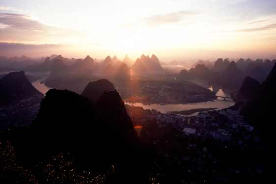 Uppe på Xianggong Mountain lagom till soluppgången