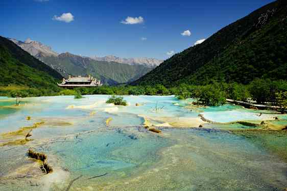 Kalkstensdammar i Huanglong nationalpark