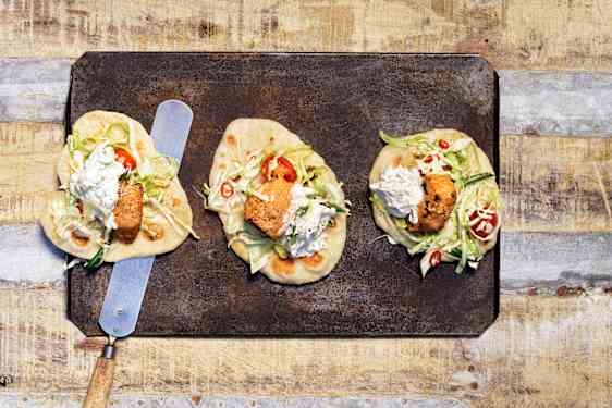 Tandoorilax i pita med Som Tam-sallad