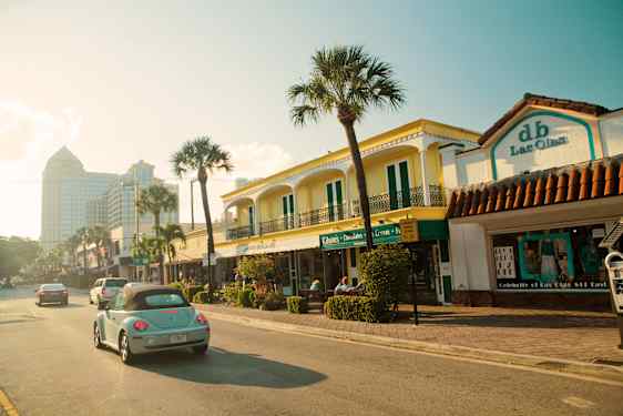 Hyrbil på reguljära paketresor