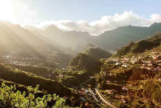 Utsikt över det frodiga landskapet på Madeira.