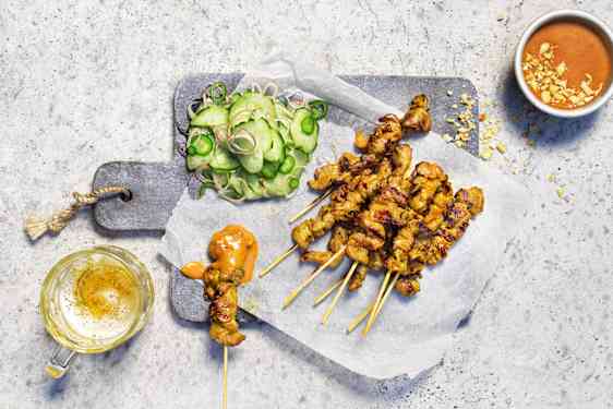Grilled Satay med jordnötssås och gurkpickles