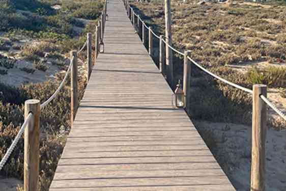 Badbrygga vid Costa de Caparica