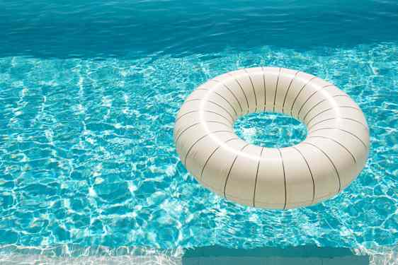 Badring i en pool