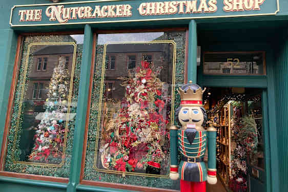 En charmig liten julbutik helt off-season