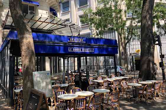 Brasserie Le Bonne Nouvelle ligger vägg i vägg med chokladmuséet
