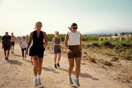 Personer på powerwalk