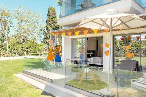 Lollo & Bernie Suit på Sunwing Sandy Bay Beach