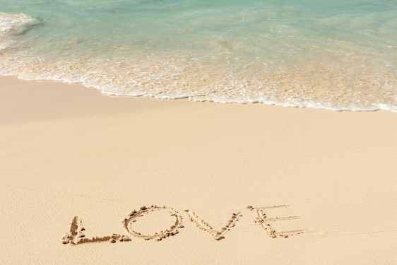 Love skrivit i sand