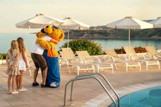 Familj står i kö för att krama Bernie