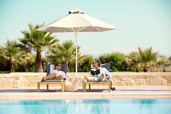 Poolområdet på Sunprime Hotels