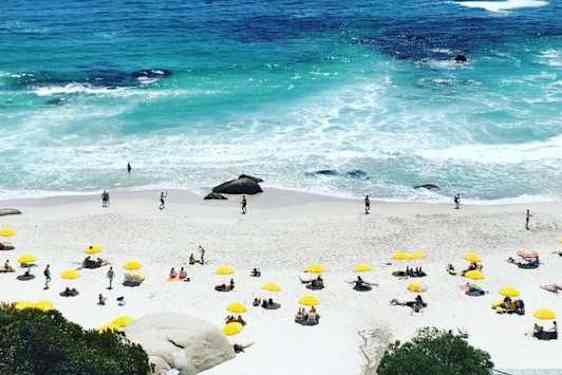Blue Flag-stranden Clifton Beach ligger precis söder om Kapstaden