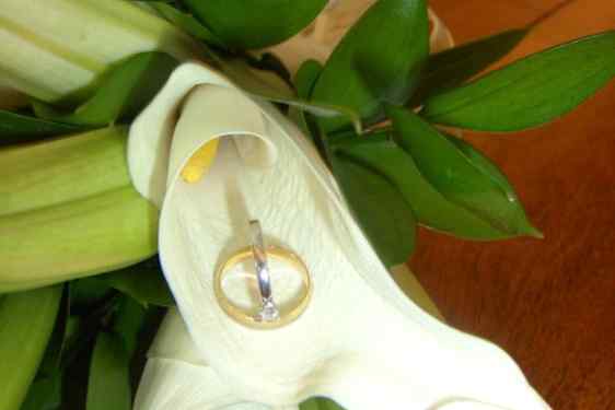 Lilja med ring i