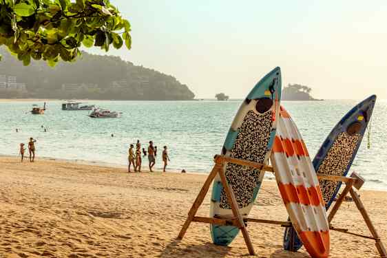 Surfbrädor i en ställning