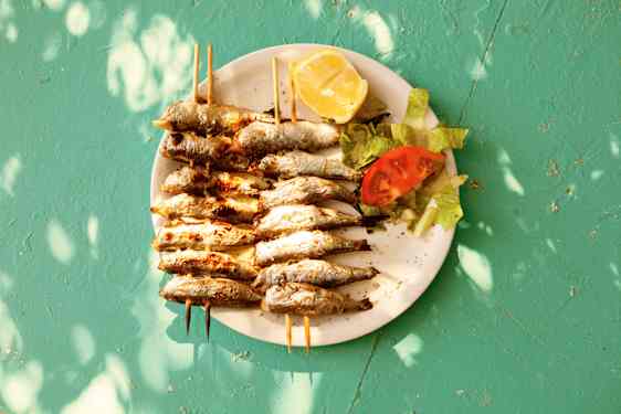 Grillad fisk och tomat