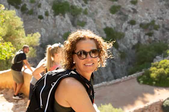 Res ensam tilsammans med andra