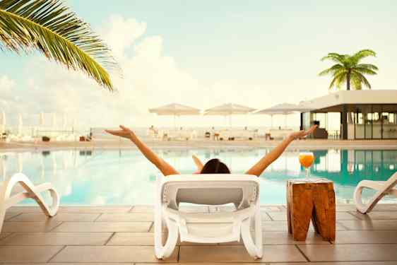Kvinde ved pool