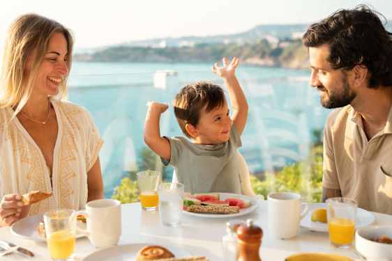 familj på Sunwing Kallithea Beach