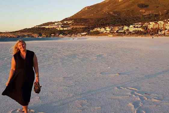 Trendiga Camps Bay och Lionshead i bakgrunden