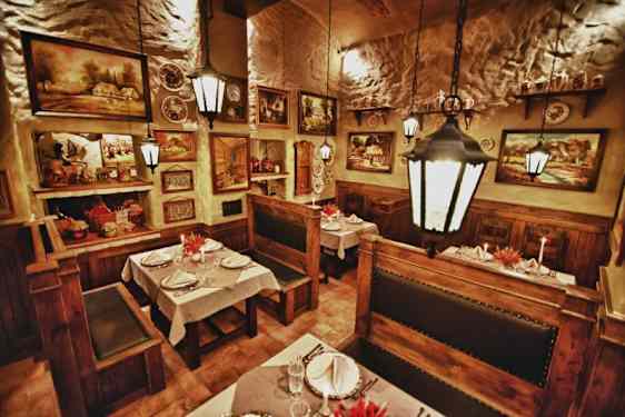 Rejäl, polsk husmanskost serveras på Pod Fredra. Foto: Restaurang Pod Fredra