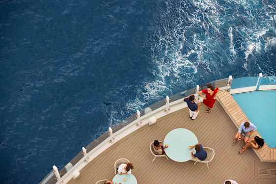 Människor på däck på Costa Cruises