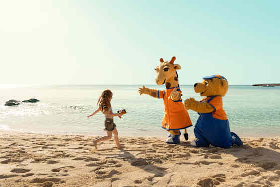 Lollo, Bernie och ett barn på stranden