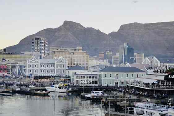 I V&A Waterfront hittar du massor av restauranger, butiker och underhållning