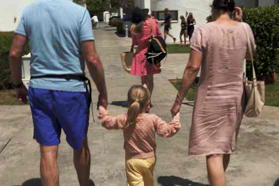 Mormor och morfar med barn