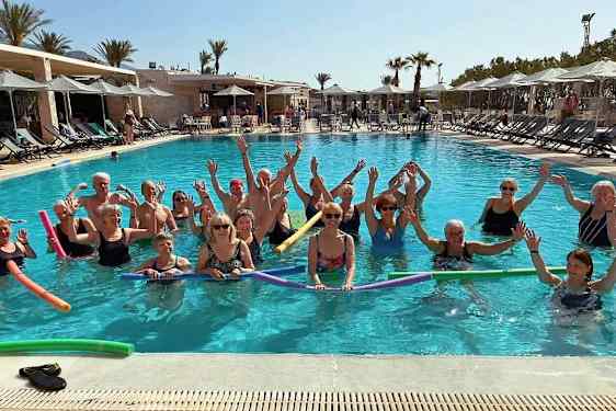 Seniorer i pool