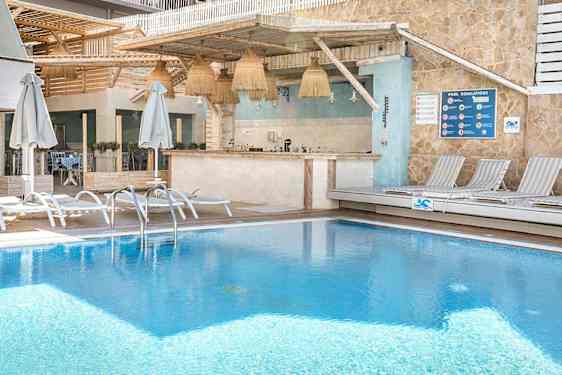 Poolen på Rhodos Horizon Blu.