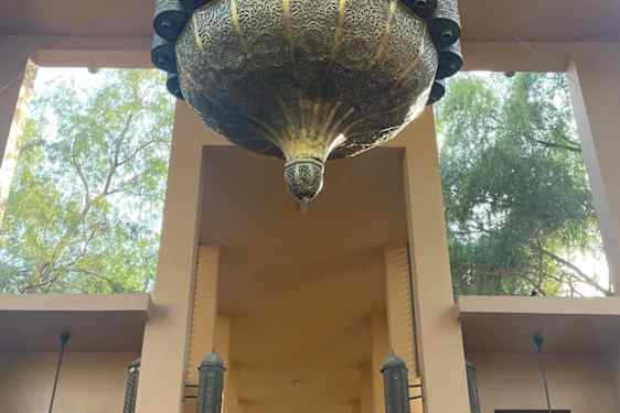 En av de vackra lamporna på hotellet