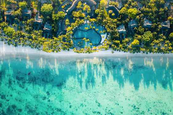 Strand på Mauritius sett från havet - ett av Vings solsäkra resmål