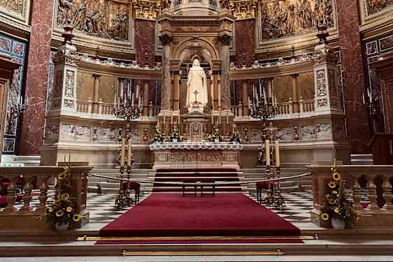 Altaret i basilikan