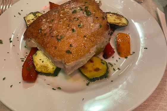 Välsmakande tonfisk på en av Michelin-krogarna i Gamla stan